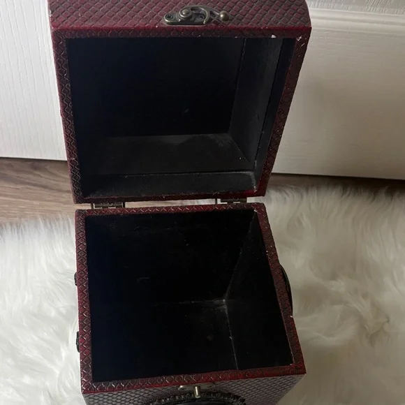 Home Interiors Burgundy and Black Wall Clock - Picture 5 of 5